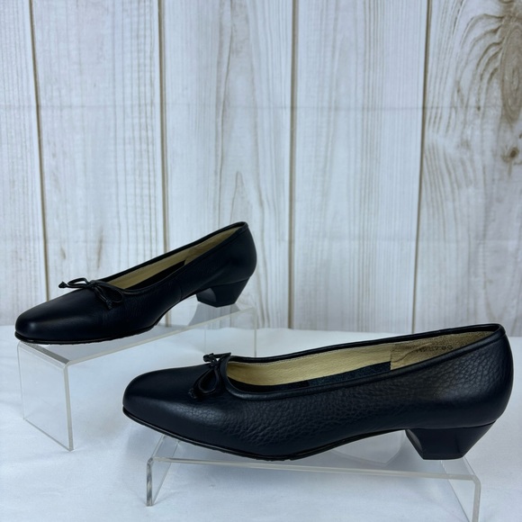 Ros Hommerson Shoes - Ros Hommerson Pebble Leather with Bow Pumps Sculptured Heel Black Heels Size 6.5